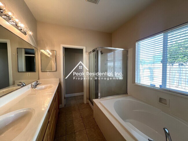 Building Photo - Very Nice 3bd/2ba Elk Grove Home with 2 Car Garage