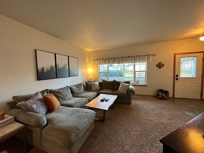 Living Room - 401 S 82nd Ave