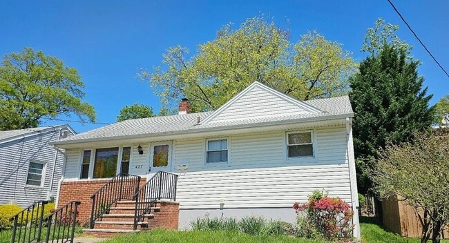 Building Photo - 427 Valentine St