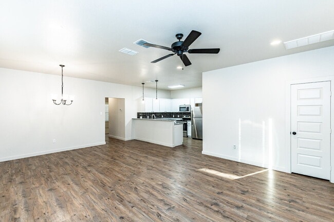 Building Photo - Iron Horse 2 bedroom 2 bathroom!