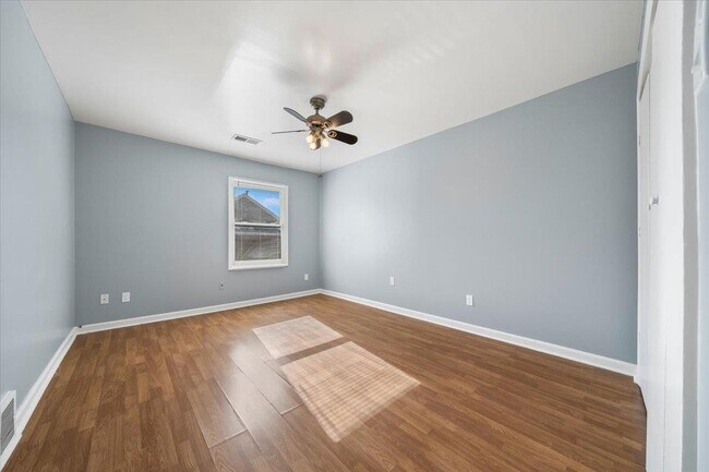 Building Photo - 3368 Coachouse Cove