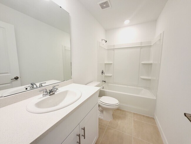 Building Photo - Gorgeous  3/2.5 Townhouse in St. Cloud