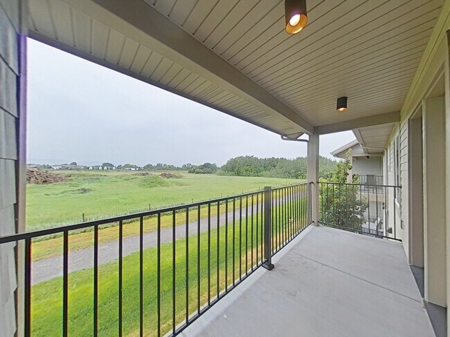 Building Photo - Stunning 3-bedroom, 2.5-bathroom condo with attached 2 stall garage!