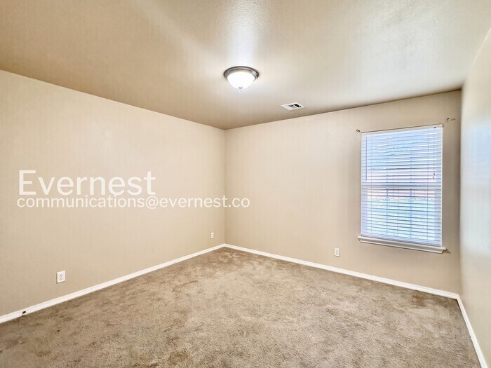 Building Photo - 14725 S Fern Pl