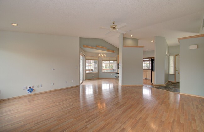 Building Photo - Single Level In Heart of Salmon Creek