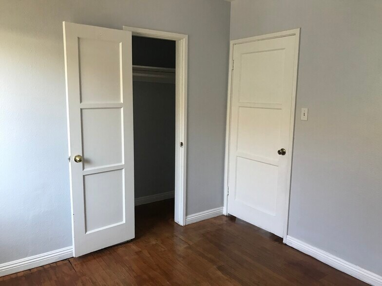 2nd bedroom - 8432 Norwood Plz