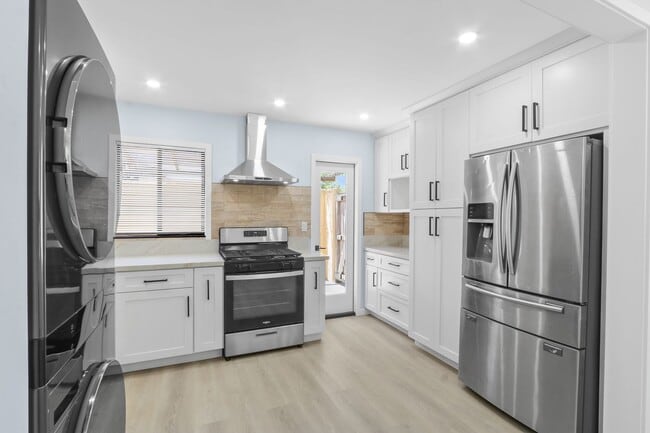 Building Photo - Beautifully Rehabbed Costa Mesa SFH with Large Yard