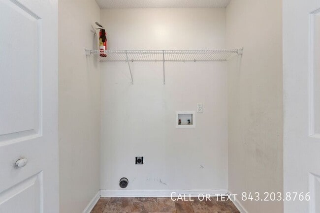 Building Photo - 202 Saturn Ct