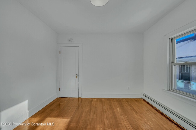 Building Photo - 1509-1511 N Webster Ave