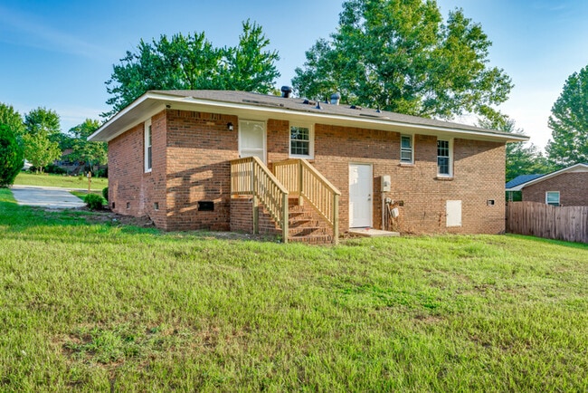 Building Photo - 216 Cross Hill Rd