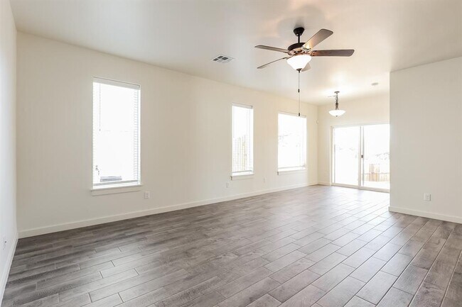 Building Photo - 320 W 3rd St