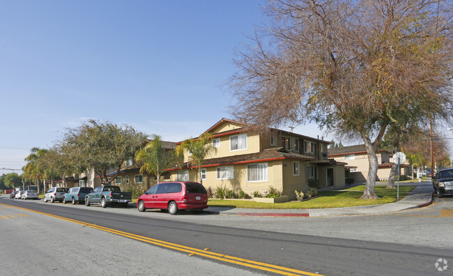 Building Photo - Alhambra Gardens Apartments