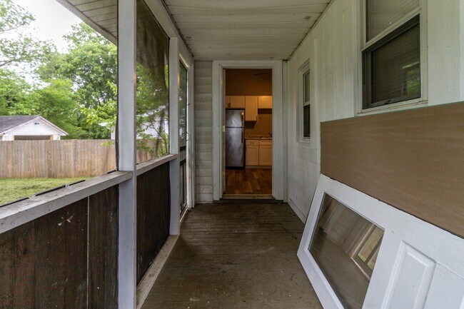 Building Photo - 2638 Barton St