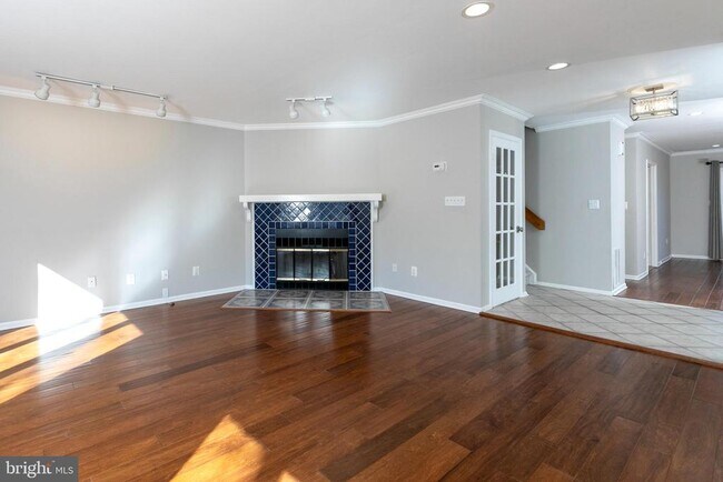 Building Photo - 11 Lexington Ct