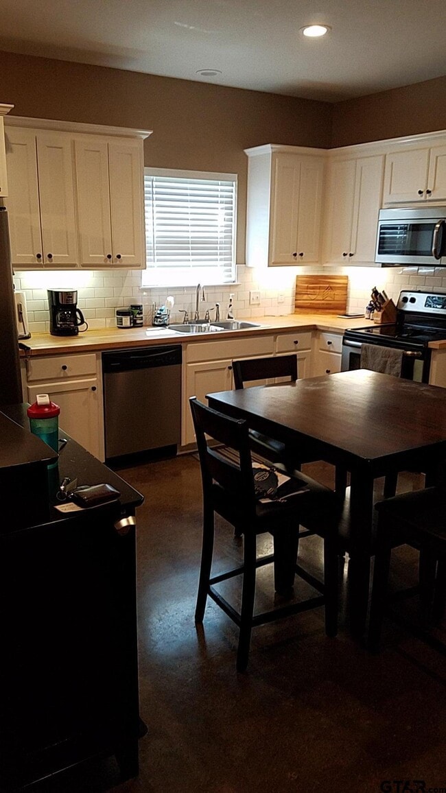 Building Photo - 501 FM 315