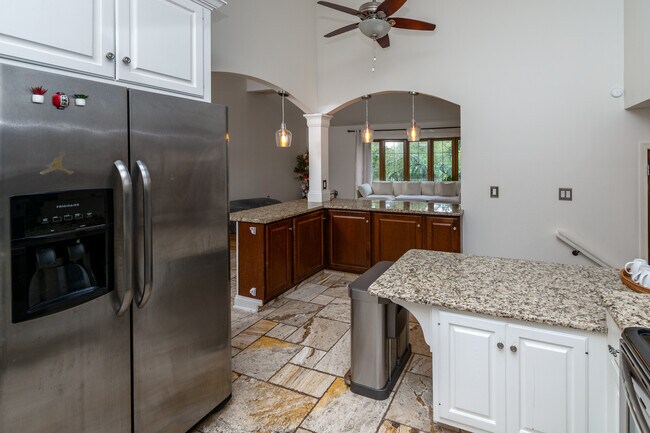 Building Photo - 230 Jacobs Creek Rd