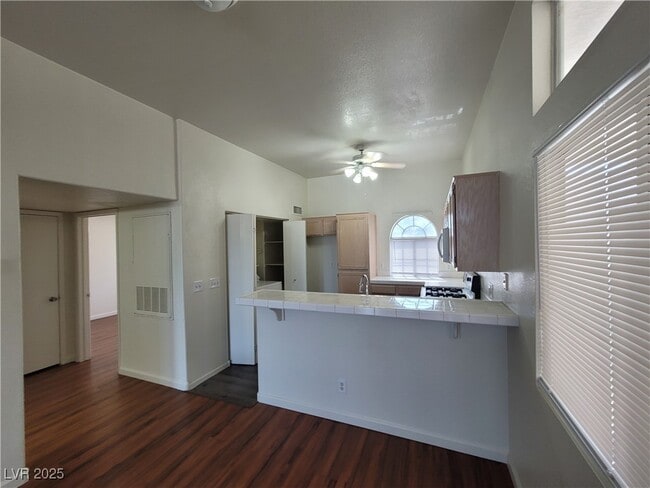 Building Photo - 3125 N Buffalo Dr