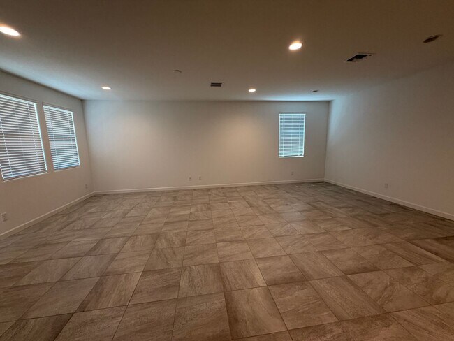 Building Photo - 1481 N Fenway Dr