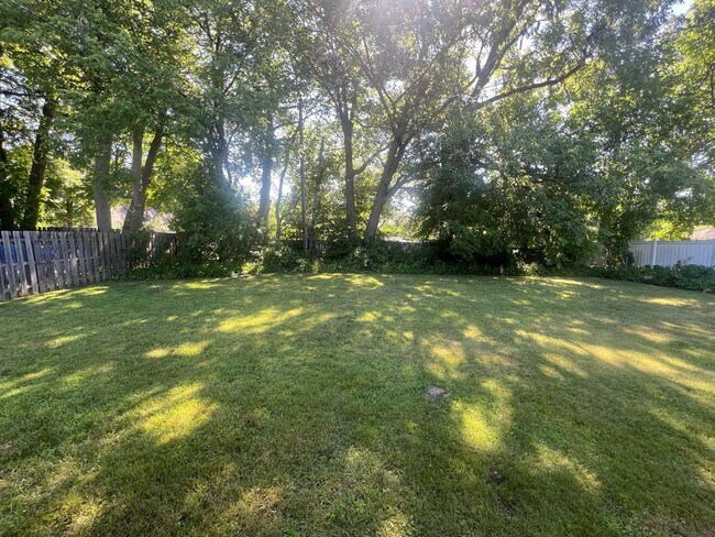 Building Photo - East Grand Rapids Schools! Single Family Home!