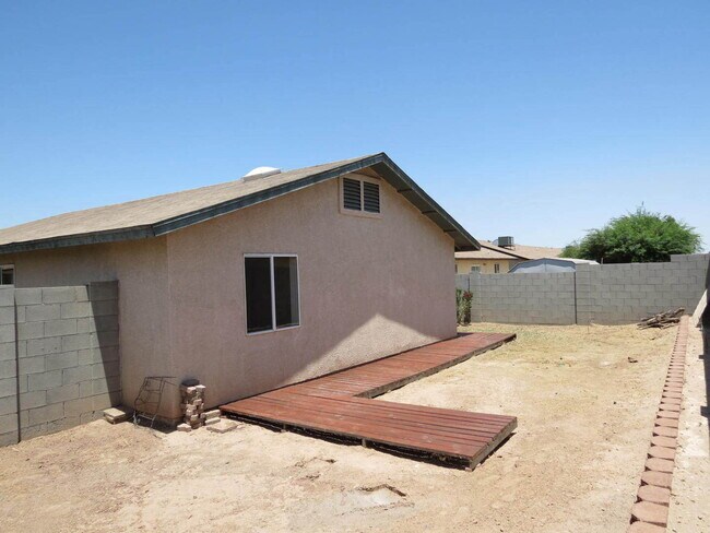 Building Photo - 659 W Ramona St