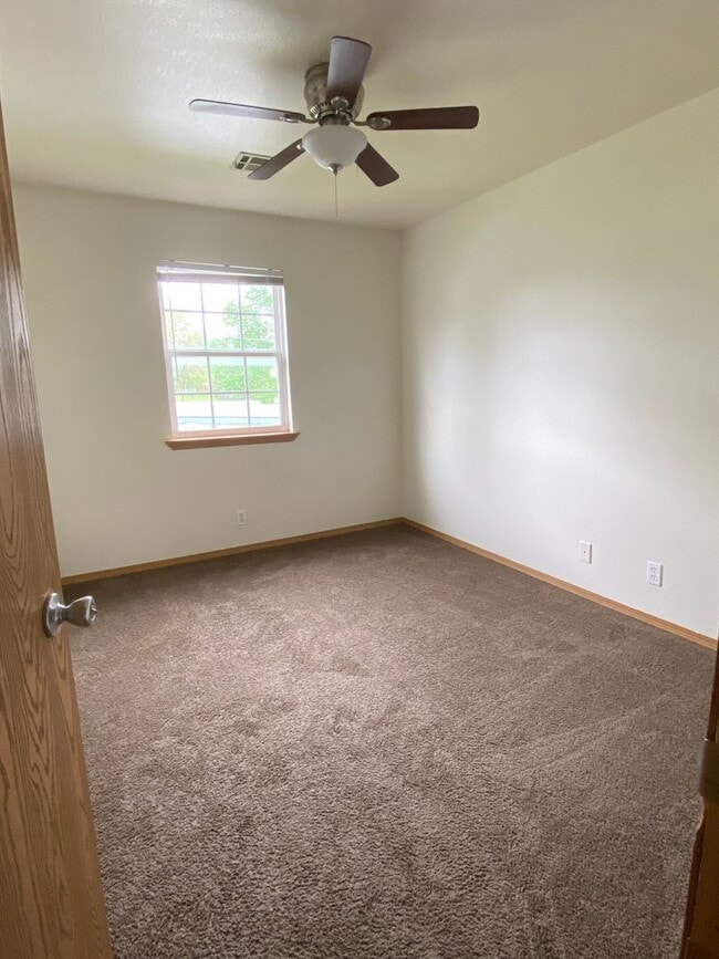 Building Photo - Nice 2BR/1BA Apartment Near MSSU in Joplin. (UPSTAIRS UNIT)