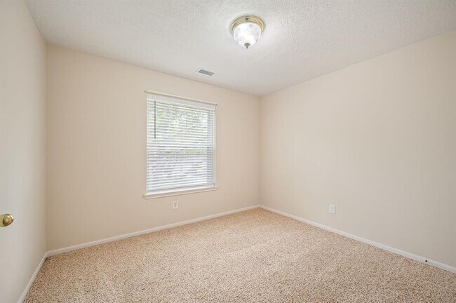 Building Photo - 209 McVoy Dr