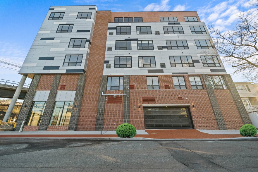 Primary Photo - 17 Avenue E