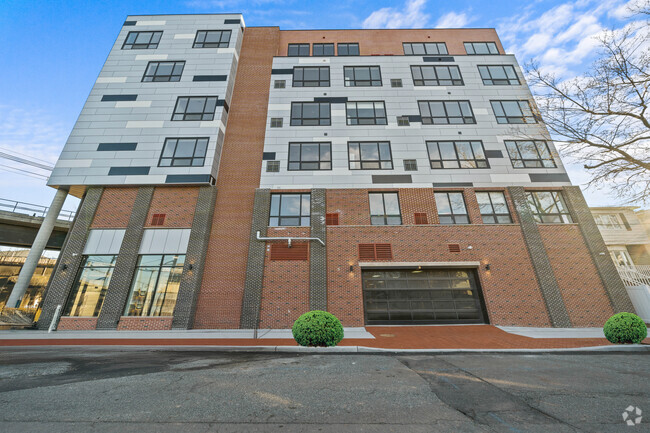 Building Photo - 17 Avenue E