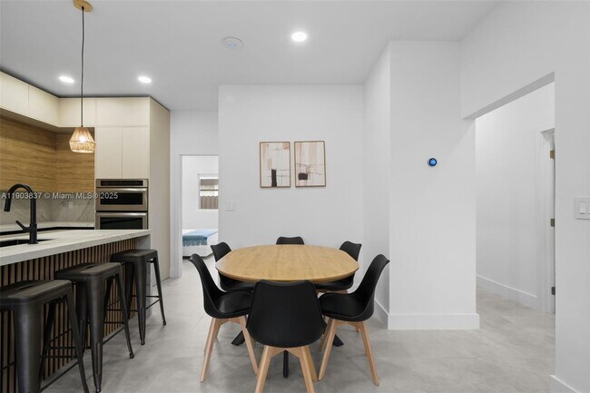 Building Photo - 4301 NW 4th St