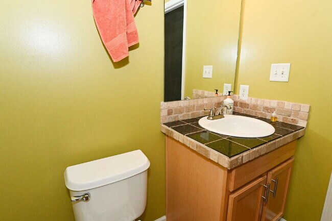 Building Photo - Spacious 4-Bedroom Haven with 2.5 Baths and Nearly 3,000 Sq Ft of Comfort in Indianapolis!