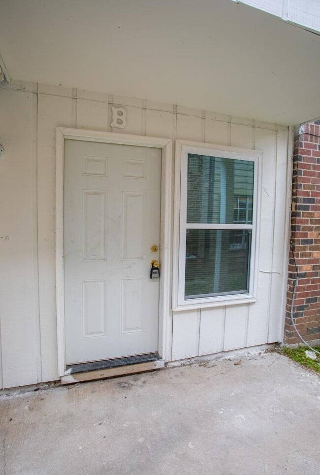 Building Photo - 109 Limoges St