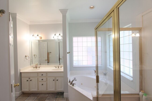 Building Photo - 4 Bedroom 2.5 Bath Lake Cyrus Beauty LOADE...