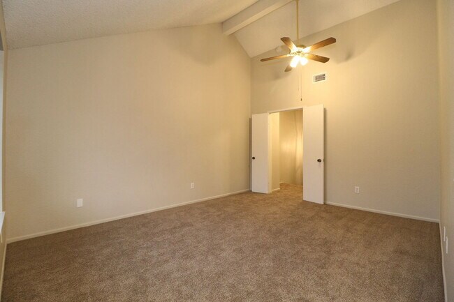 Building Photo - 204 San Luis Rey Dr