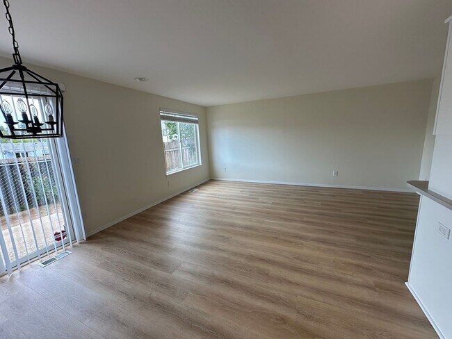 Building Photo - Shopper's Delight- Central Vancouver 2/ 2.5 Townhouse