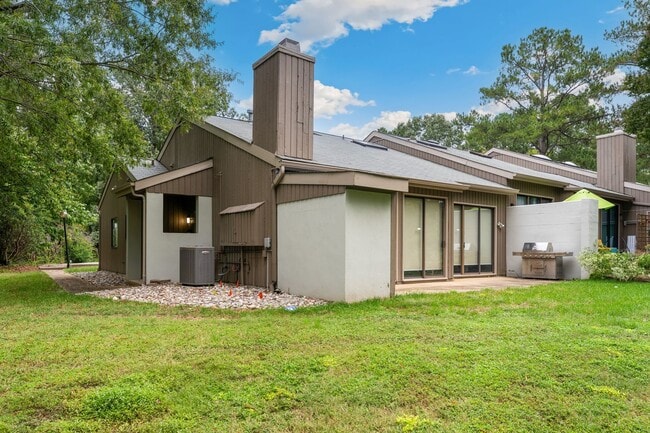 Building Photo - Beautifully Remodeled 3 Bedroom + 2 Full Bath Home!