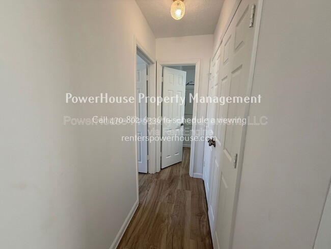 Building Photo - 3859 Meadow Creek Dr