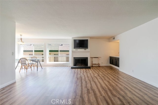 Building Photo - 13543 Moorpark St