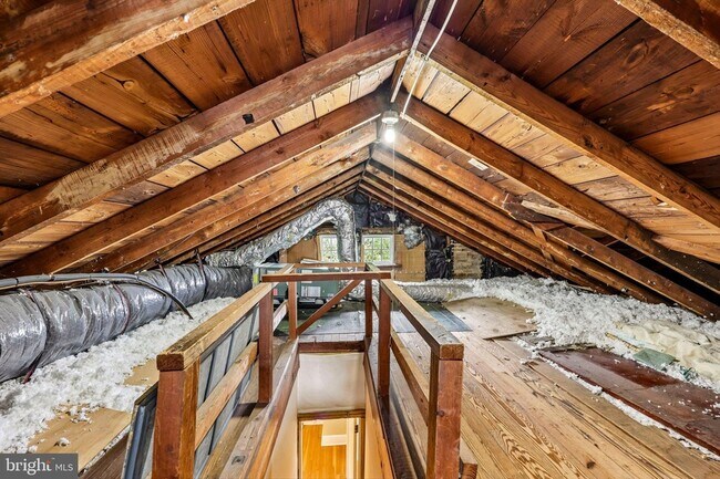 Building Photo - 526 N Ivy St