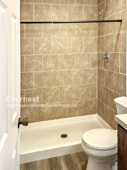 Building Photo - 836 Vanderbilt Ct