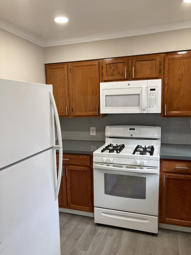 Building Photo - 1605 Addison Rd S