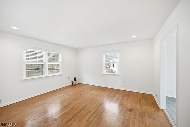 Building Photo - 76 Mt Kemble Ave