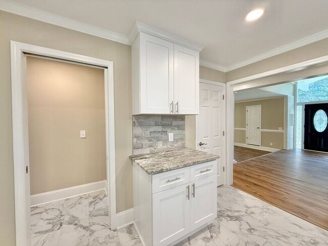 Building Photo - 5305 Castlebrook Dr