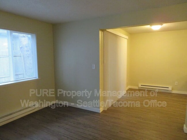 Building Photo - 1011 18th St NE