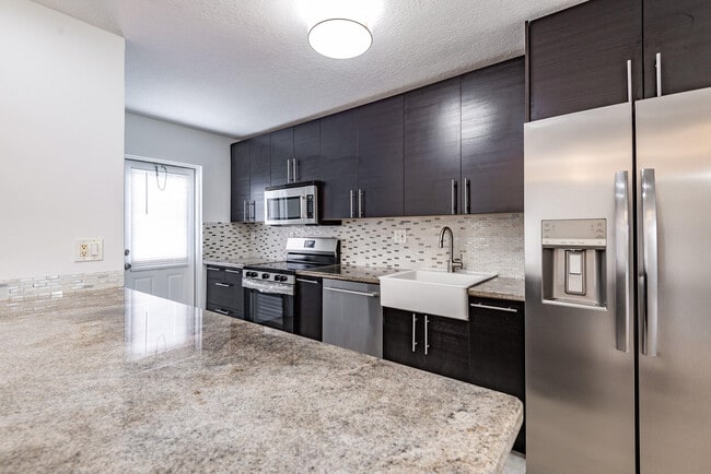 Building Photo - 121 SW 2nd Ave