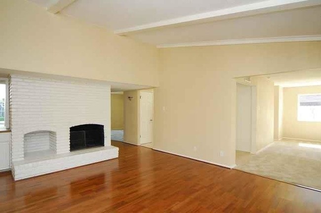 Building Photo - 3151 Kinkaid Dr