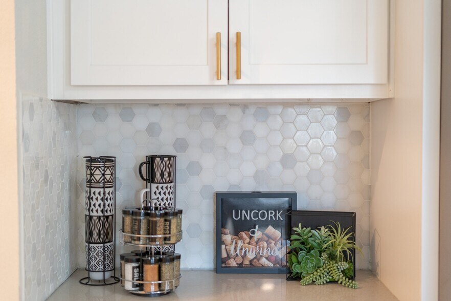 Building Photo - 7902 E Latham St