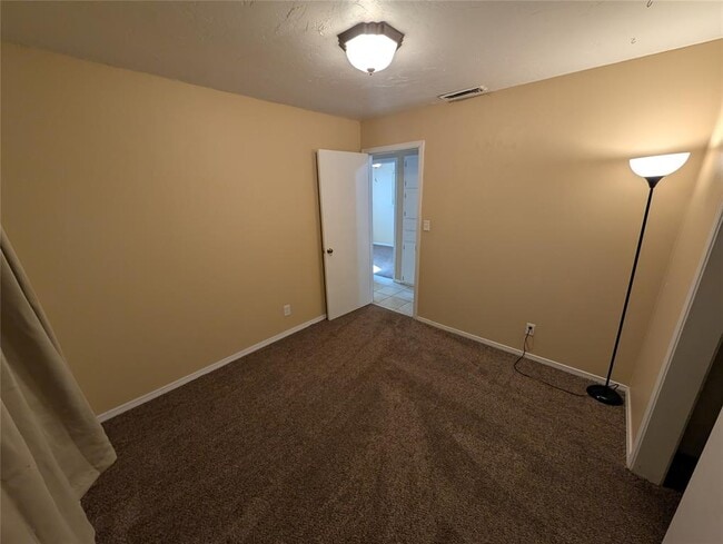 Building Photo - 1404 Heather Ln