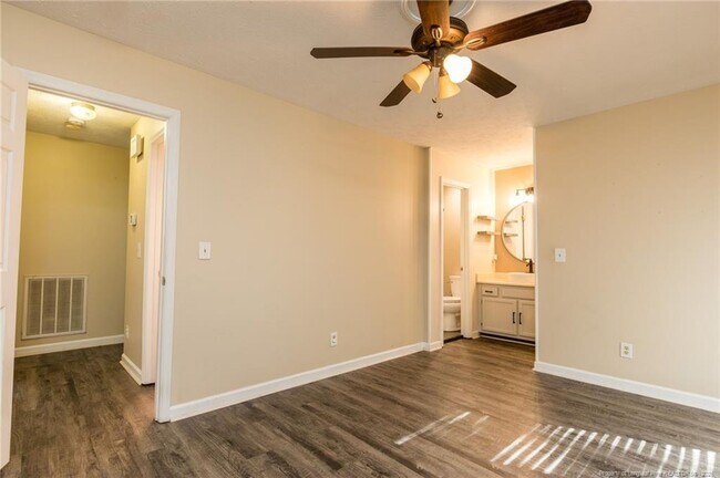 Building Photo - 6944 Calamar Dr