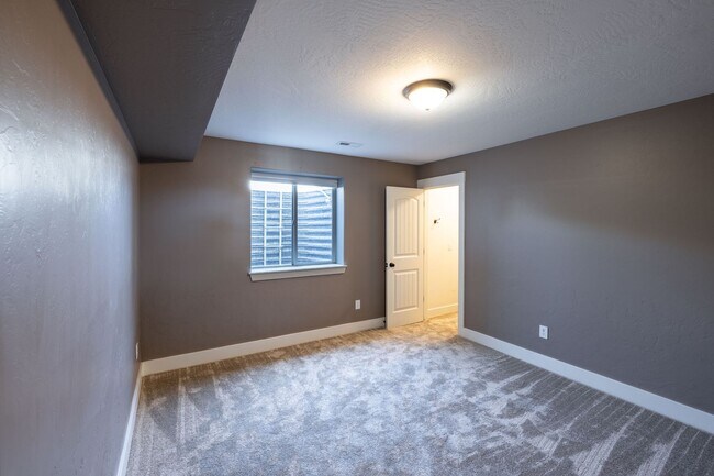 Building Photo - BEAUTIFUL 5 BED 3 BATH HOME IN FIRTH