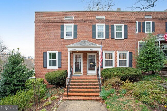 Building Photo - 2803 S Columbus St